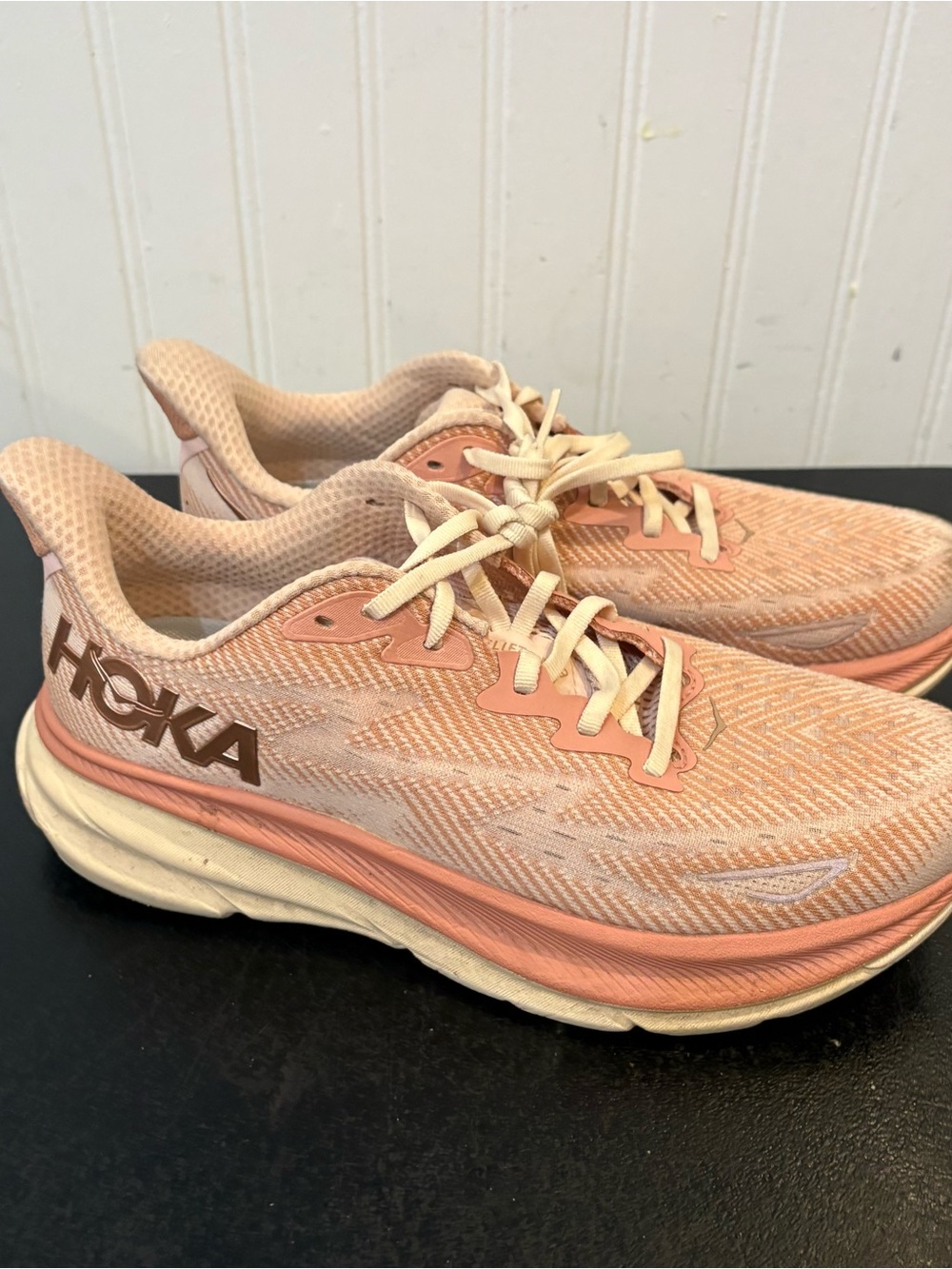 HOKA Wmns Clifton 9 Sandstone
Cream size 9B